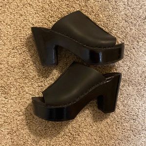 NWOT no. 6 center seam black clog sandal 37